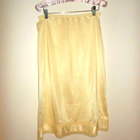 Vintage cream midi length slip - Picture 2 of 3